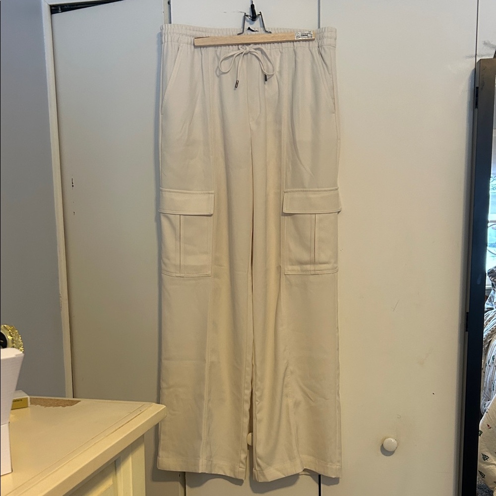 Banana Republic Cream tall Wide-Leg Pants